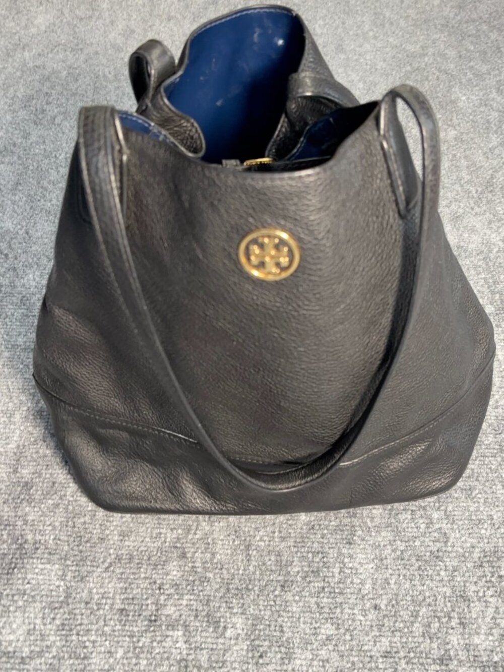 Tory Burch Robinson Black Pebbled Leather Tote Bucket Bag Blue Patent Interior